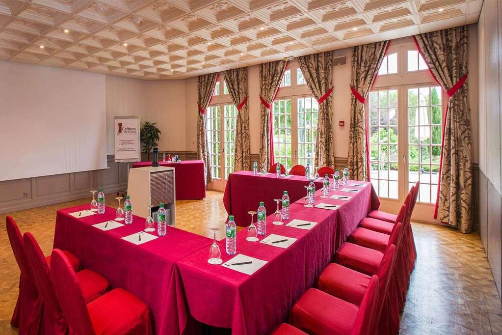 Le Chateau De La Tour Жувьё Удобства фото