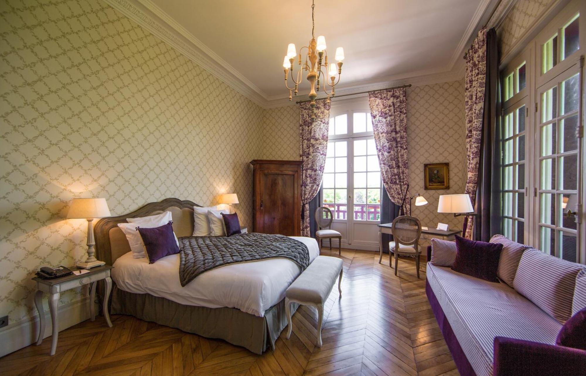 Le Chateau De La Tour Жувьё Экстерьер фото